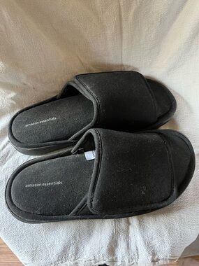 Amazon Essentials Black Padded Slide Sandals